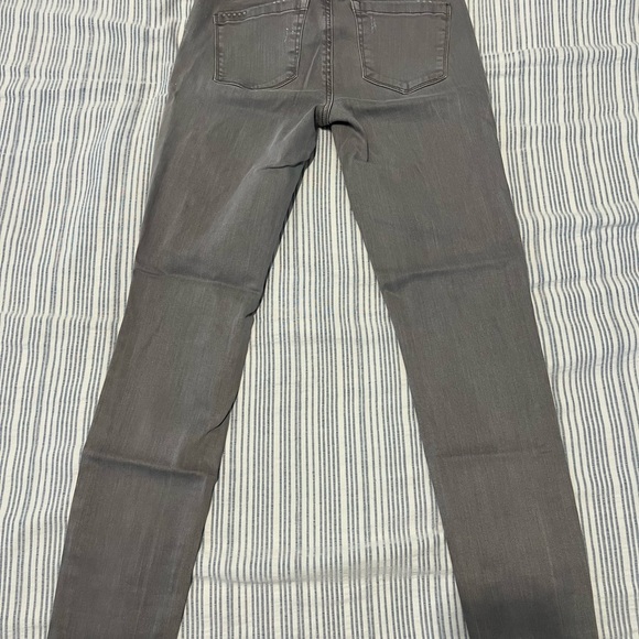 BlankNYC distressed jeans in grey. Size 26 - Picture 4 of 4
